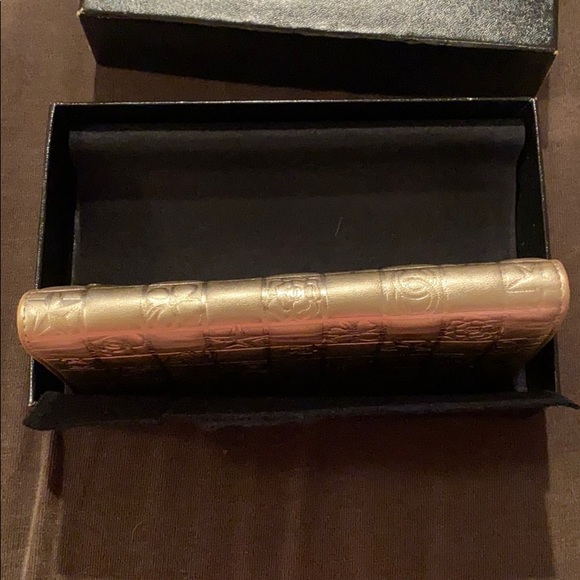 Chanel Wallet - Picture 9 of 10